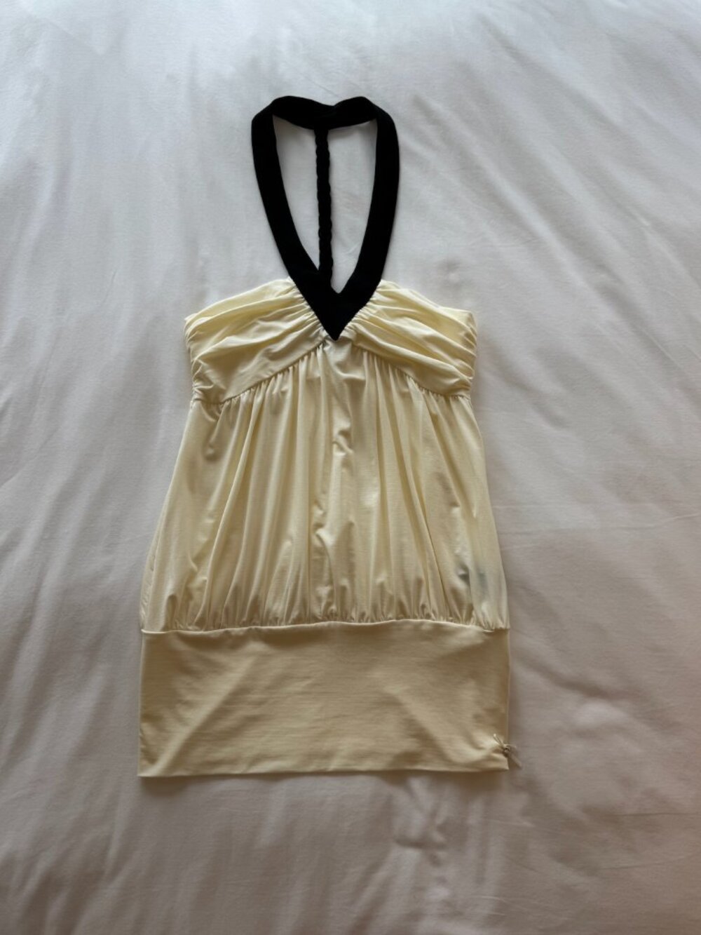 Niihai jahlin cream halter top with black trim
